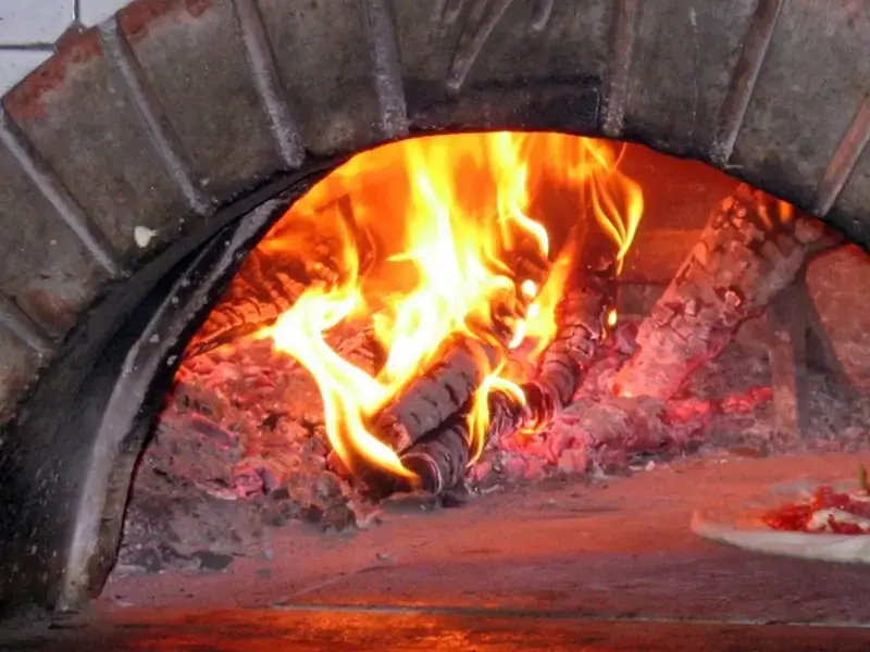 Babuka restaurant in 2004: The first wood-fired oven